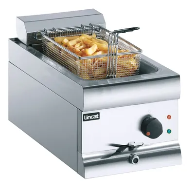 Lincat Silverlink Electric Counter-top Single Tank Fryer - 1 Basket - W 300 mm - 3.0 kW